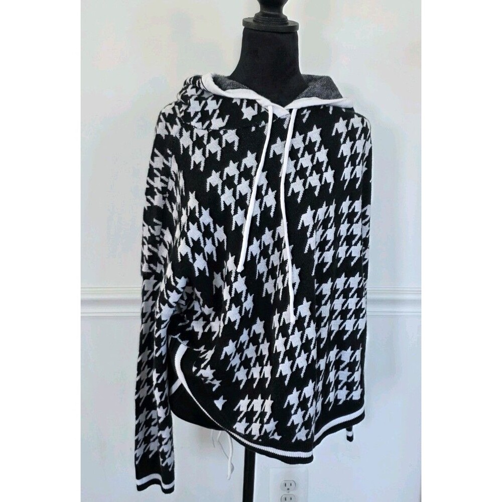 Black And White Cozy Women's Hoodie Long Sleeve Crown & Ivy Size M